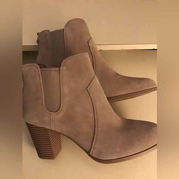 Koolaburra By Uggs women beige suede Chelsea heel boots US 10 - Picture 12 of 12